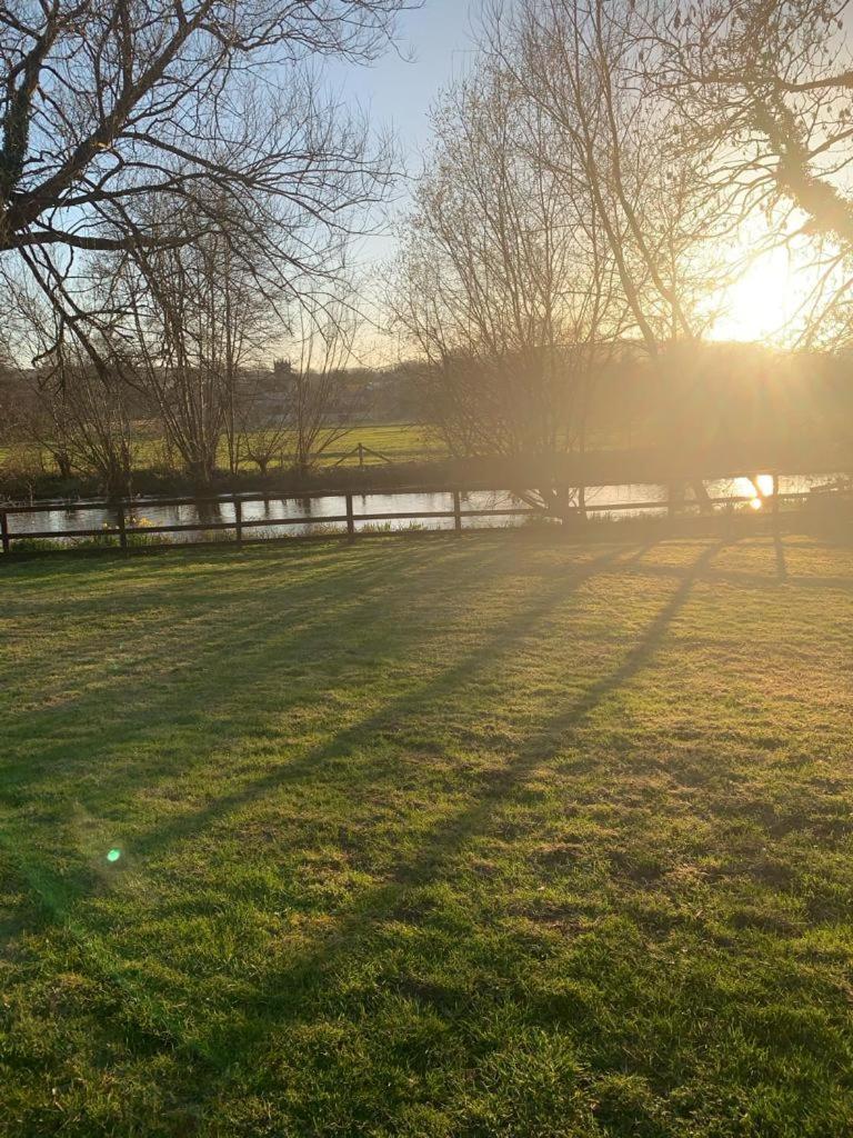 The Swan Inn Salisbury Wilton  Bagian luar foto